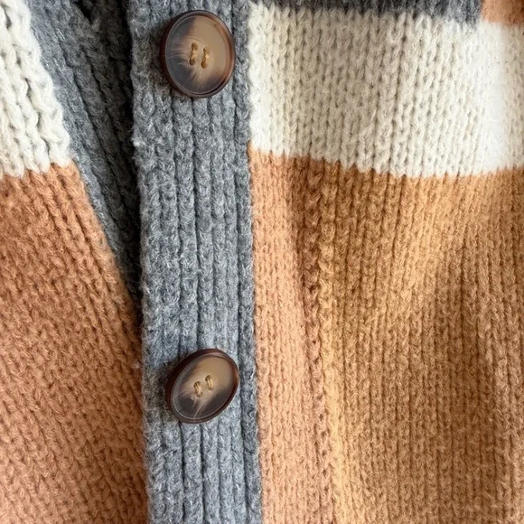 Oversized Cardigan- Color block
Love Riche Grandpa Approved - Picture 4 of 7